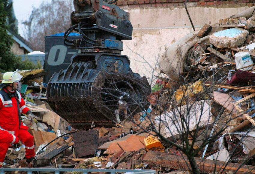 Hausexplosion Bruehl bei Koeln Pingsdorferstr P585.JPG